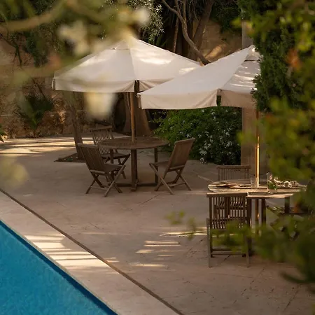 Casa San Rocco - Luxurious Grand 18th C. Palace With Gardens & Pool Villa